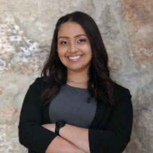 Meet your Posher, Alejandra